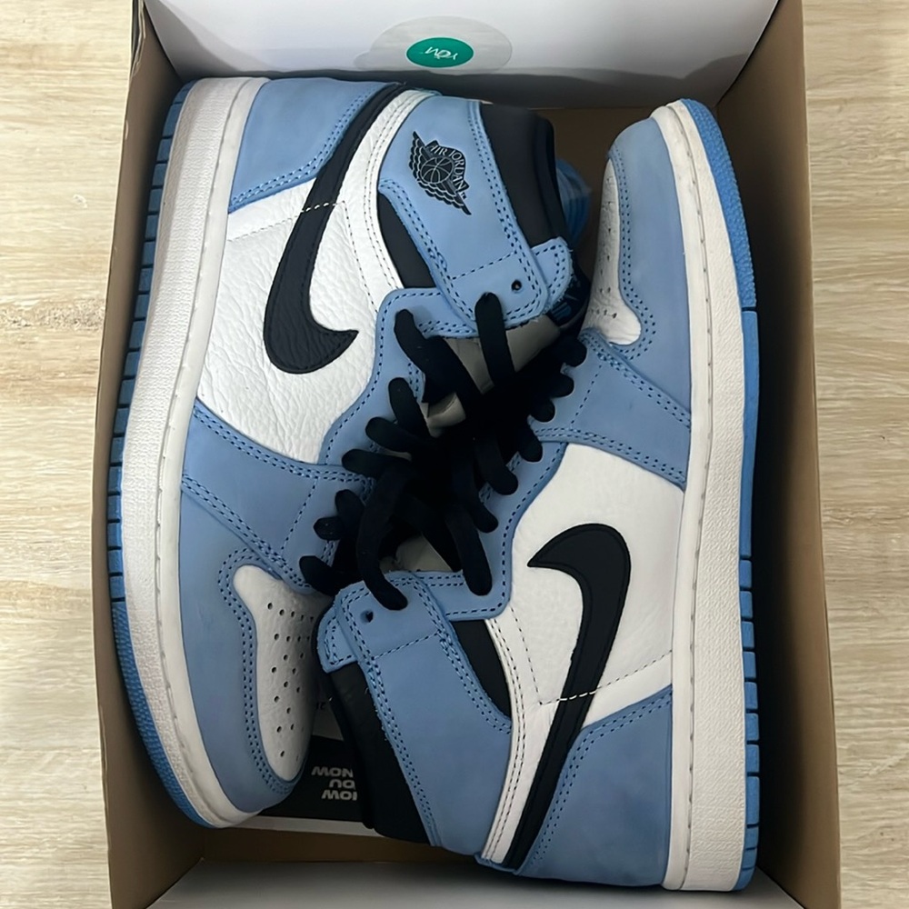 Jordan 1 Retro High White University Blue Black
